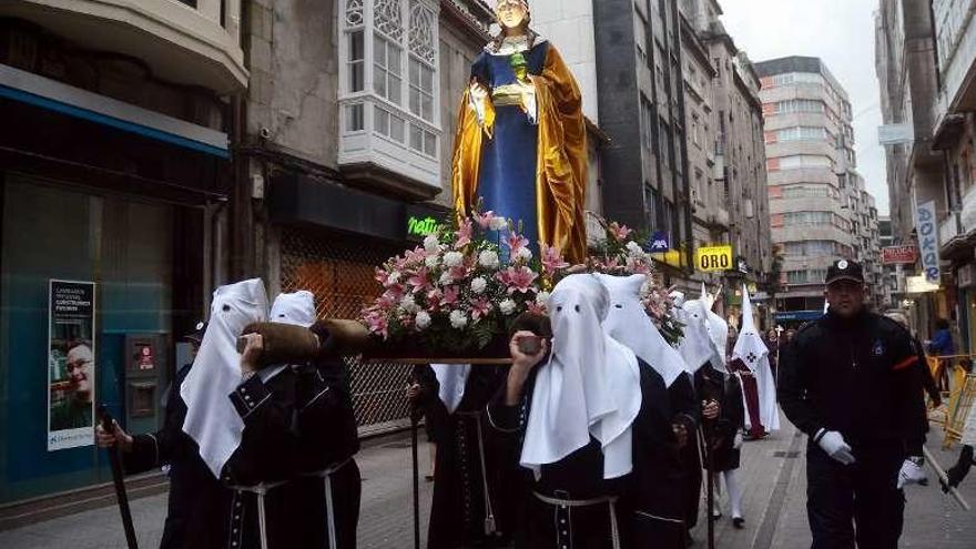 La imagen de María Magdalena, a su paso por Michelena. // R. Vázquez