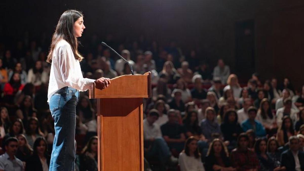 Perder el miedo a hablar en público y sacarle el mayor partido son los objetivos del método que se enseña en un curso de verano de la UMH de Elche