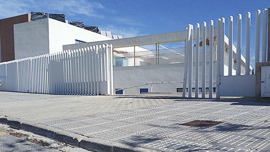 Las aguas vierten a la calle desde un depósito de acumulación de pluviales.