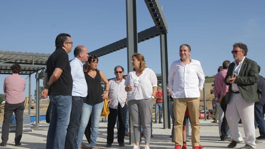 El presidente de la Diputación, Elías Bendodo, visitó las obras del centro.