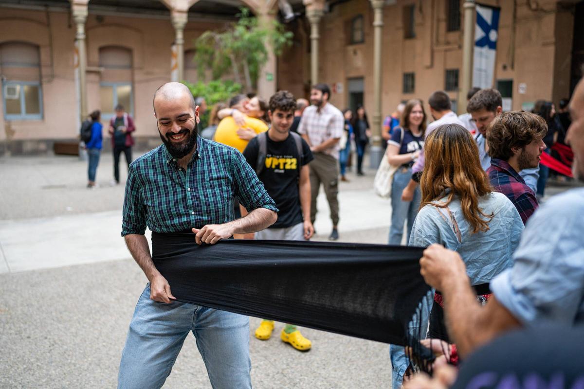 Esquerdats, la colla castellera que ensaya en la Modelo