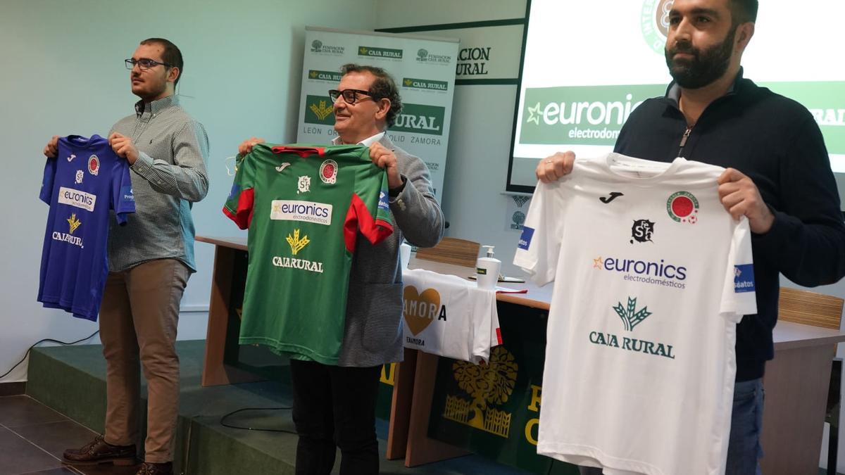 imagen de la rueda de prensa entre InterSala Zamora y Caja Rural.