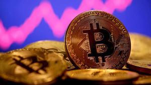 El bitcoin olvida 2022 y consolida los 40.000 dólares.