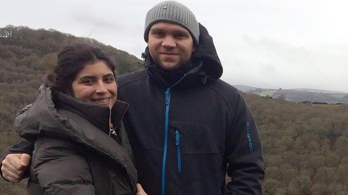 Foto difundida por la familia de Matthew Hedges y su esposa.