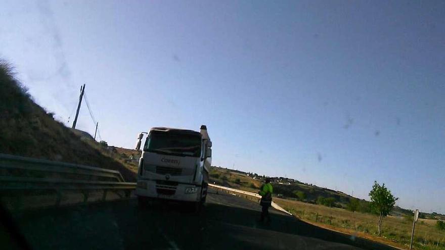 Obras en carretera que comunica Zamora con Mahíde.