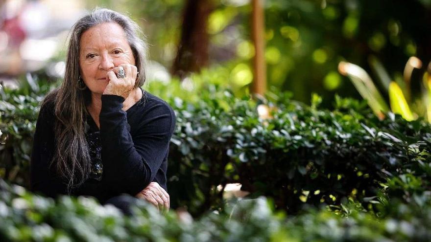 Elsa López y el sueño de una mesa en todas las lenguas