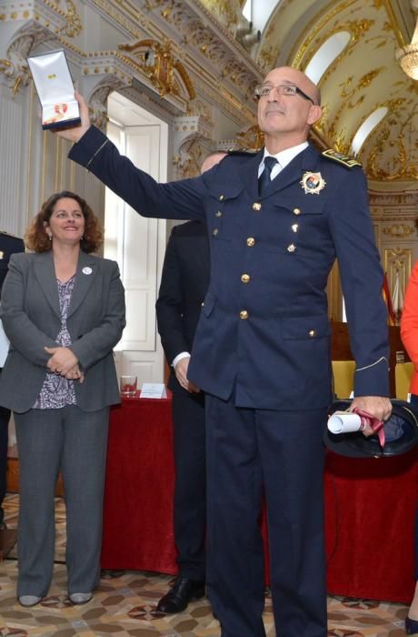 BOMBEROS HONORES DISTINCIONES