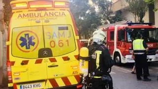 Un incendio con atrapados en el centro de Ibiza deja a seis personas en el hospital