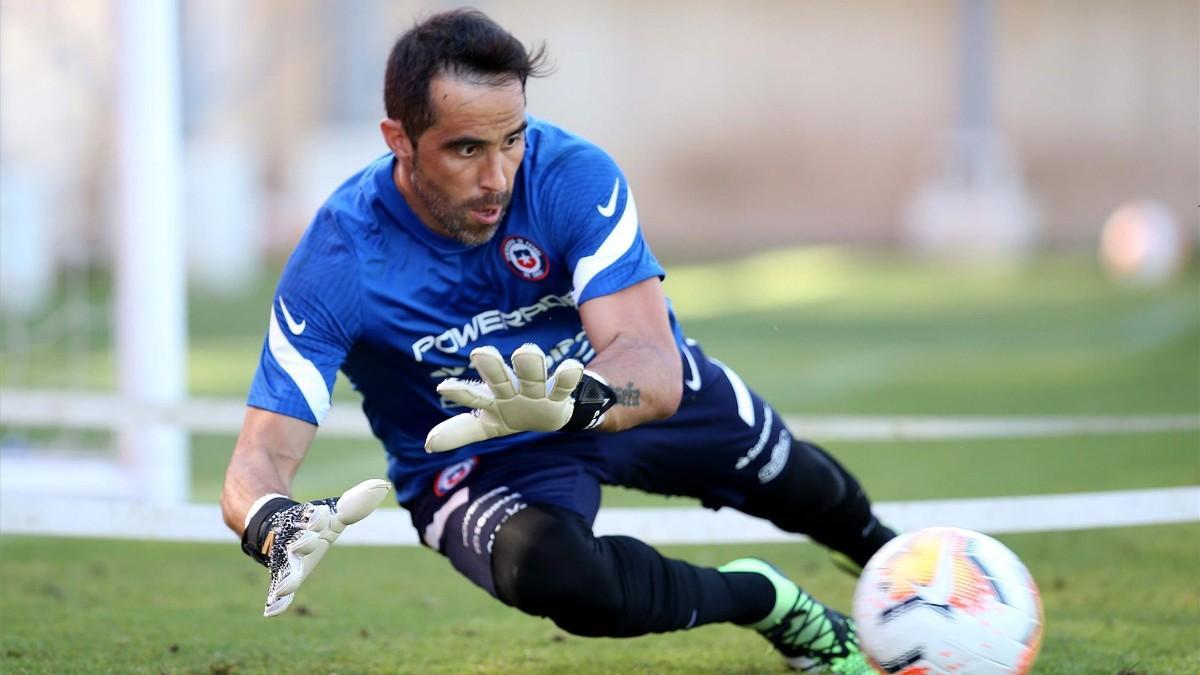 Claudio Bravo, con la selección chilena