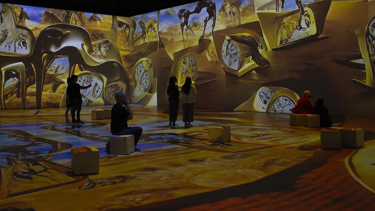 Instalación inmersiva 'Dalí cibernètic' en IDEAL Barcelona
