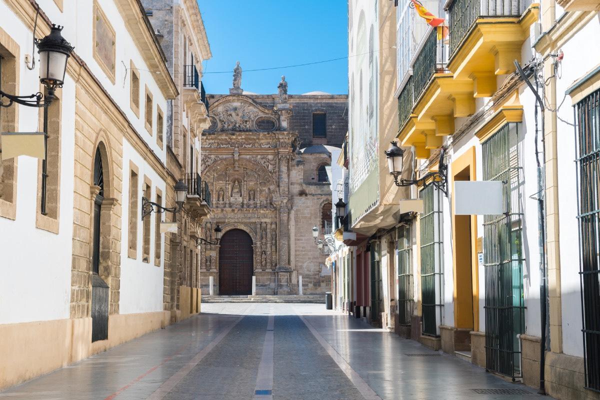 La Iglesia Mayor Prioral de El Puerto de Santa María (Cádiz), en un casco histórico repleto de casas-palacio