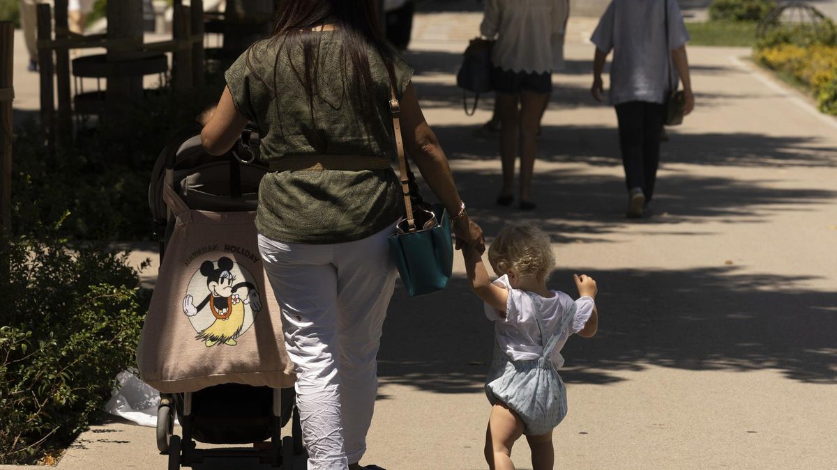Las madres extranjeras amortiguan el desplome de la fecundidad en Catalunya.