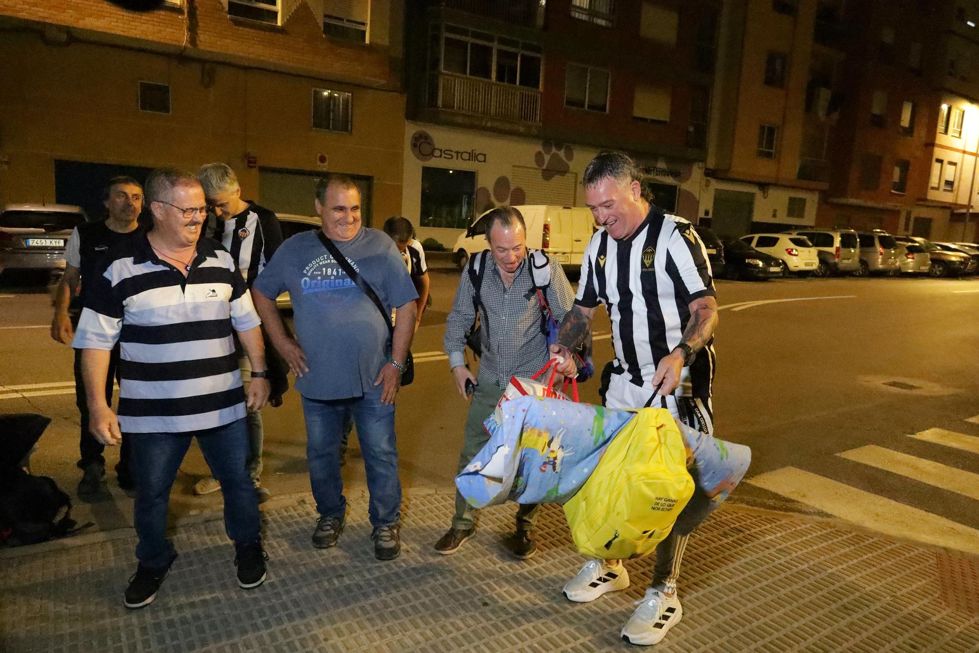 Galería | El autobús de los aficionados albinegros viaja lleno de ilusión a Riazor