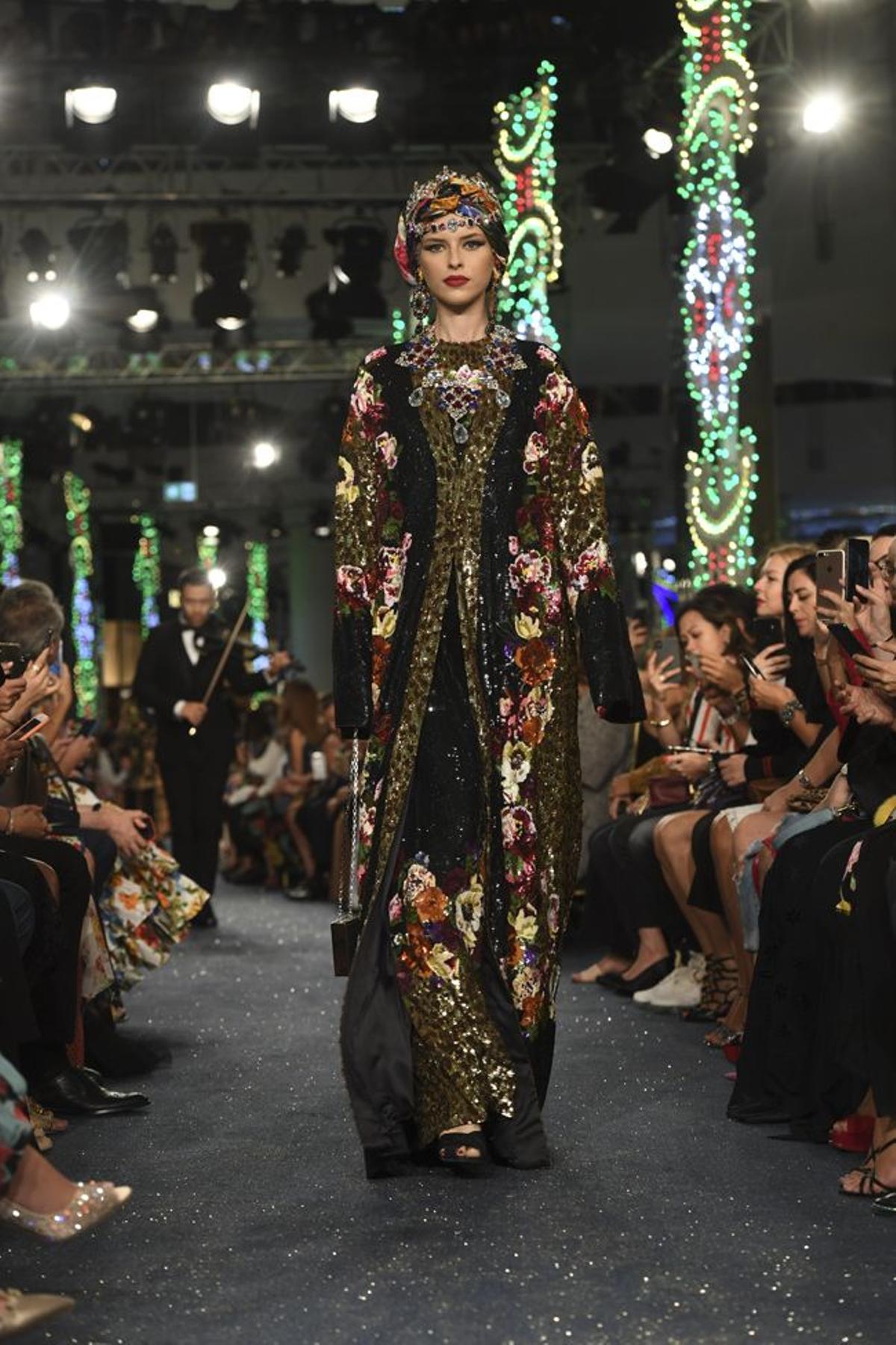 Desfile de presentación de la nueva tienda de Dolce &amp; Gabbana en Dubai - Look 1