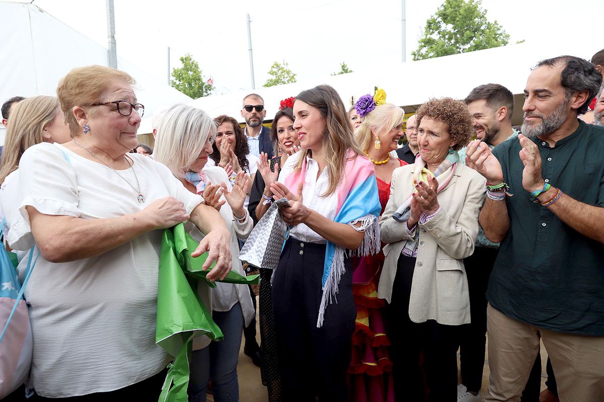 Martes de bullicio tardío en el Arenal