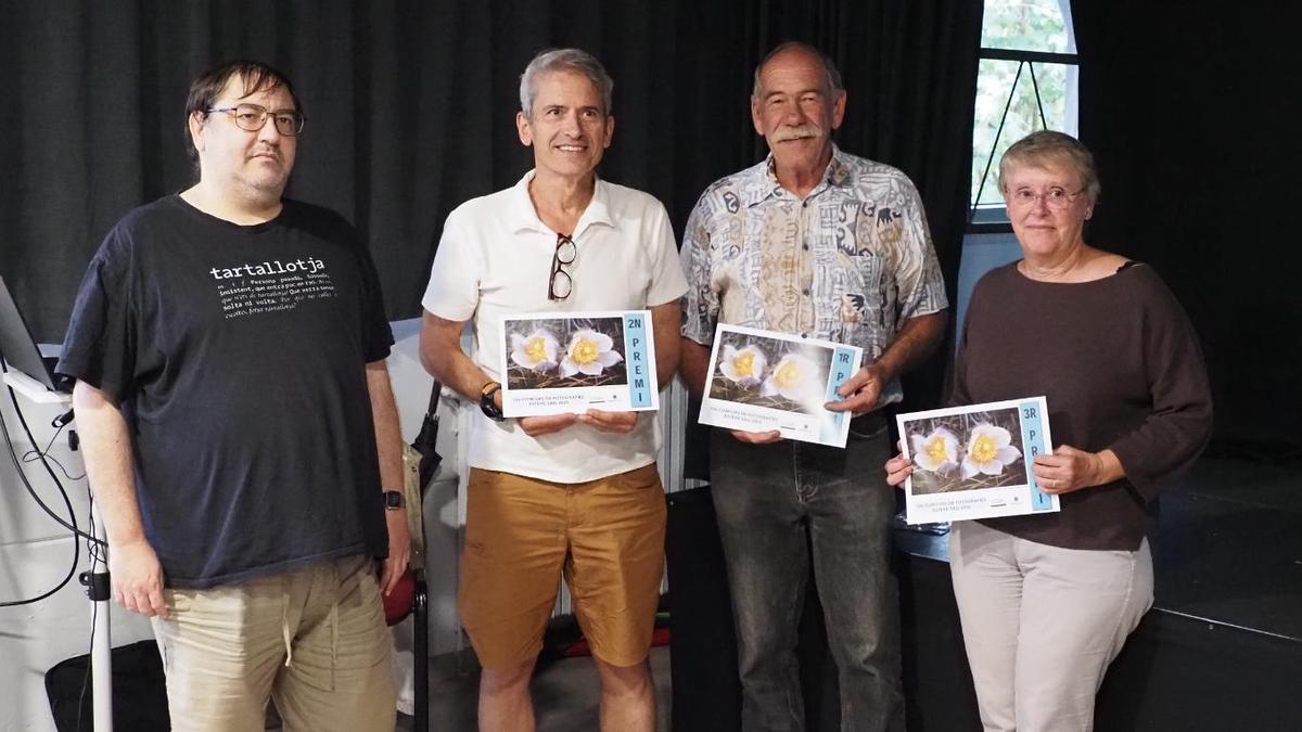 Els tres primers classificats del concurs amb el seu reconeixement