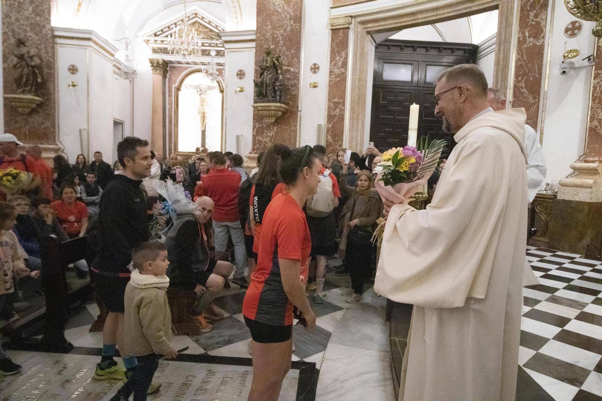 Más de 140 personas peregrinan de Canals a València