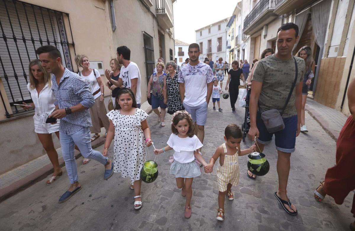 Procesión dels fanalets en Quartell.