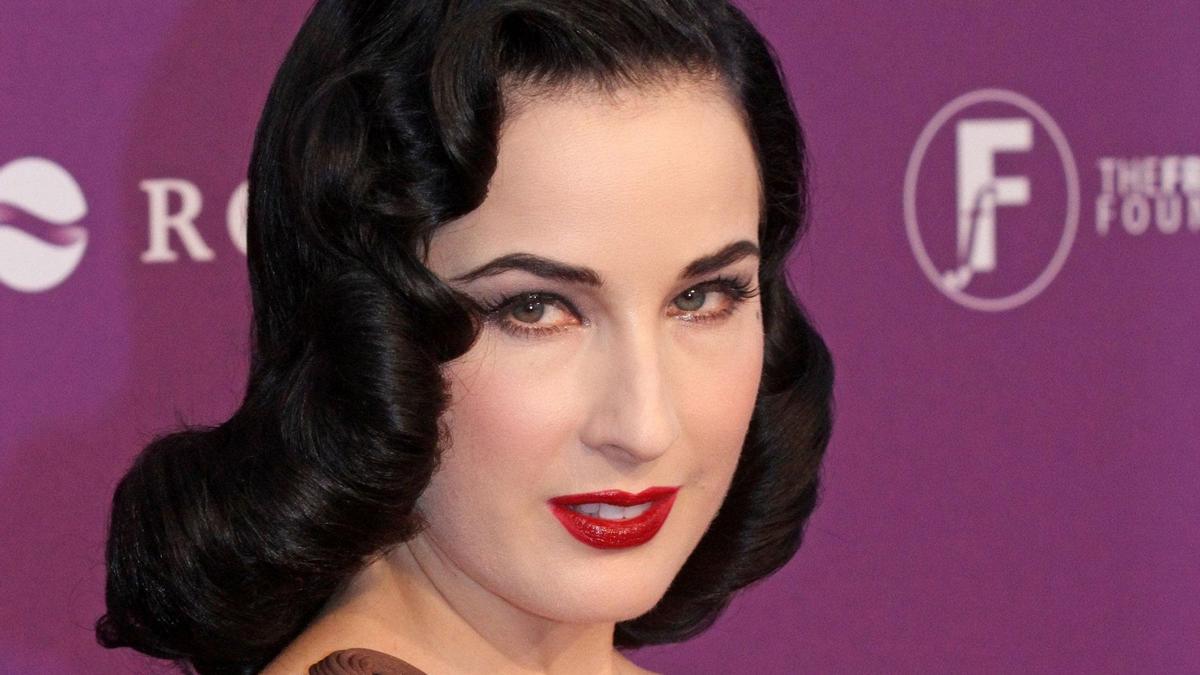 Dita Von Teese lanza su propia línea de make-up