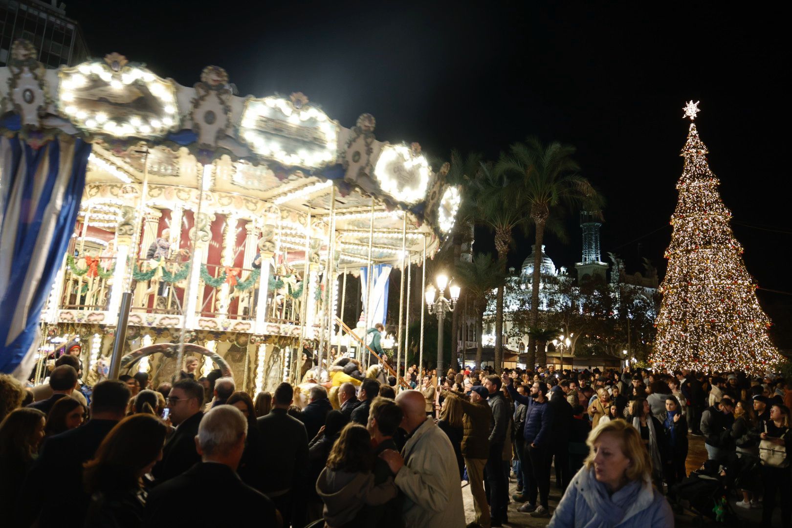 La Navidad llega a València con el encendido de luces