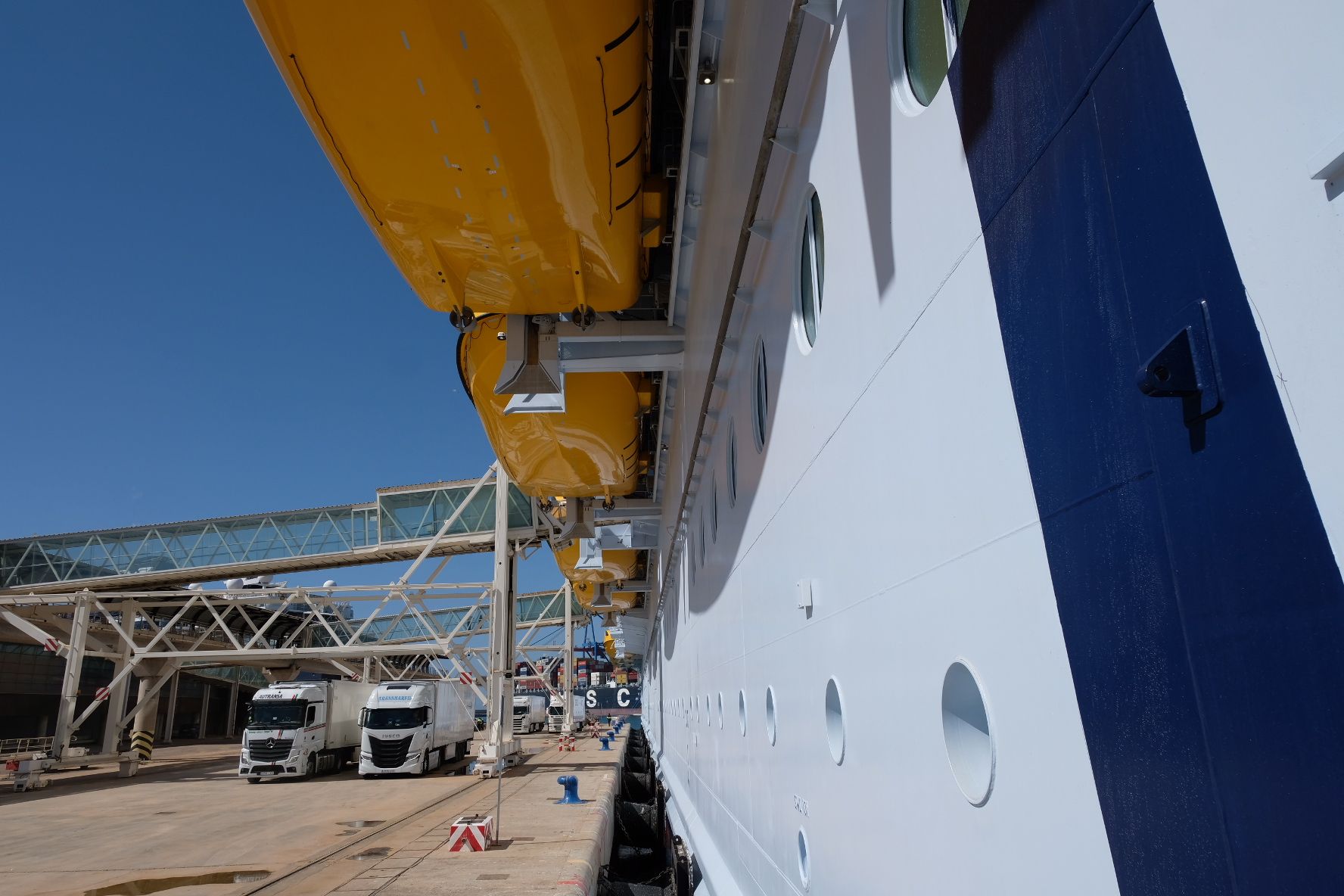 El 'Wonder of the seas', el crucero más grande del mundo, en el puerto de Málaga