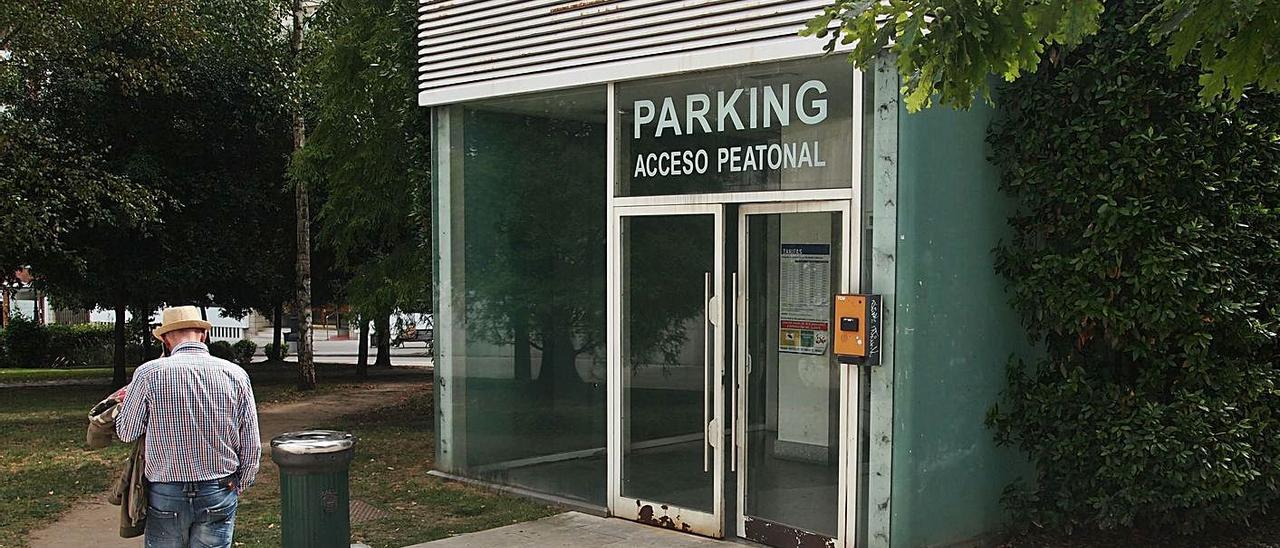 Entrada peatonal al parking del Calatrava. | LNE