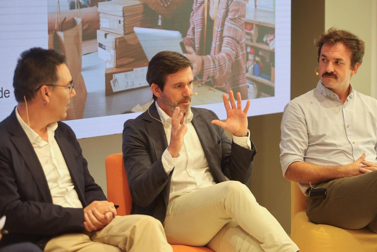 Rafa Salazar, Rafa Torres y Lluc Guarro, durante el encuentro en el Hub Empres Valencia de Banco Sabadell.