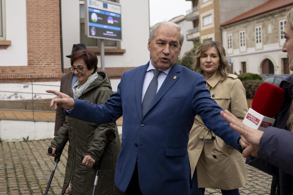 Tomé es preguntado por los medios este miércoles en Monforte de Lemos