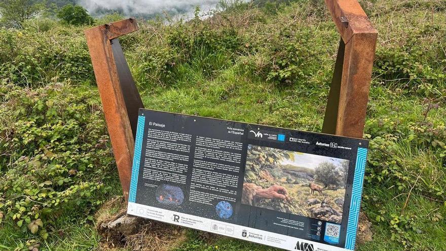Destrozan, un mes después de su inauguración, la señalización del yacimiento de L'Españal, el mayor túmulo neolítico de Asturias