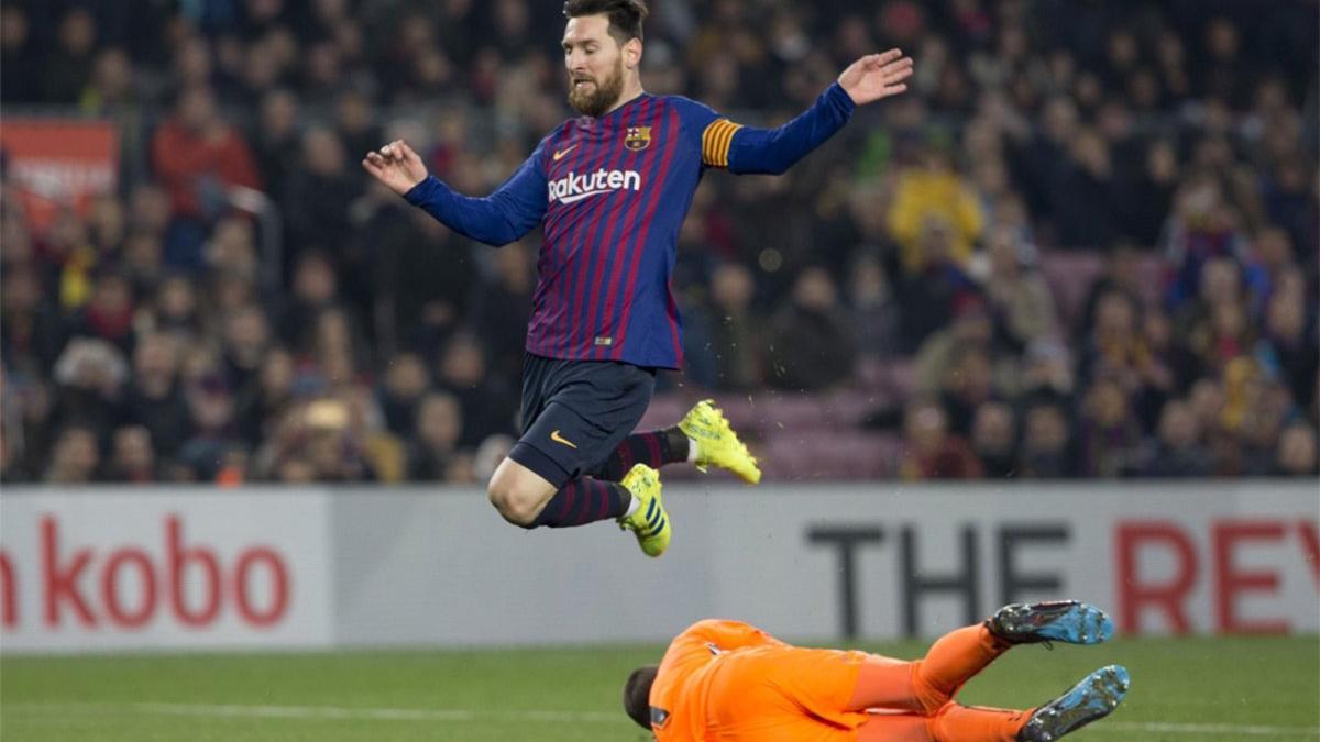 Leo Messi, delantero del FC Barcelona, durante una acción del Barça-Valladolid de LaLiga 2018/19