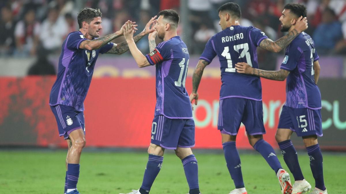 Los jugadores de Argentina celebrando uno de sus goles contra Perú