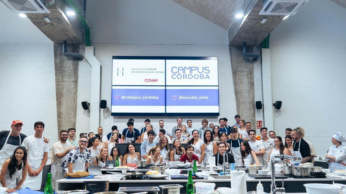 Influencers participantes en el taller de cocina de Campus Córdoba.