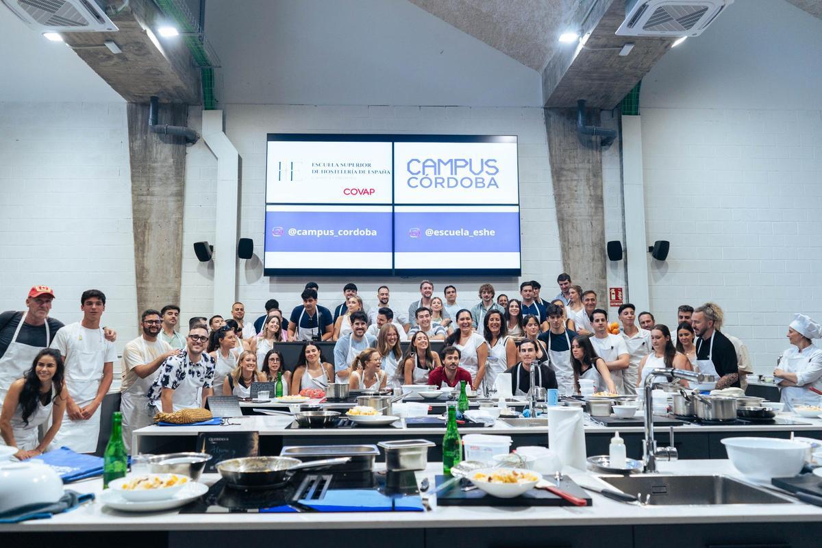 Influencers participantes en el taller de cocina de Campus Córdoba.