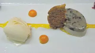 ‘Panna cotta’ con ‘camagrocs’ bañada con coulis de mandarina y crujiente de almendra