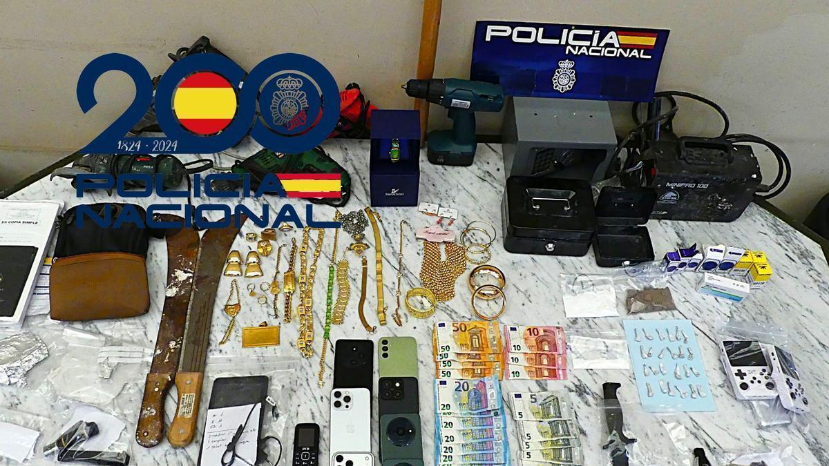 Todo el material decomisado en la operación de la Policía Nacional.