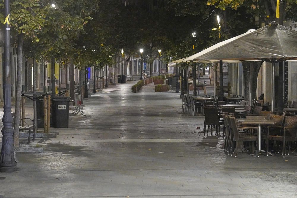 Els carrers de Girona buits en la primera nit del toc de queda