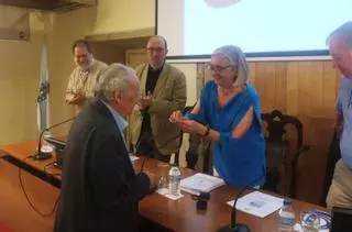 Xusto Beramendi recibe a insignia de ouro dun Museo do Pobo Galego do que é historia viva