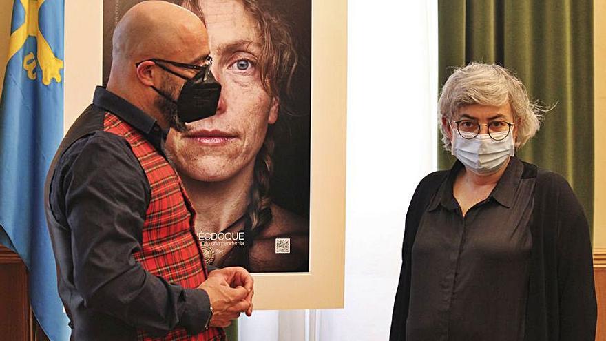 Muel de Dios expone en las calles de Gijón cincuenta “retratos de una  pandemia” - La Nueva España