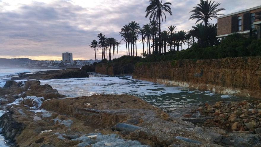 Una piqueta implacable que borra 60 años de ocupación de la costa en Xàbia