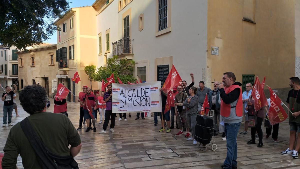 CCOO se manifestó el pasado 6 de octubre frente al Ayuntamiento por esta cuestión.