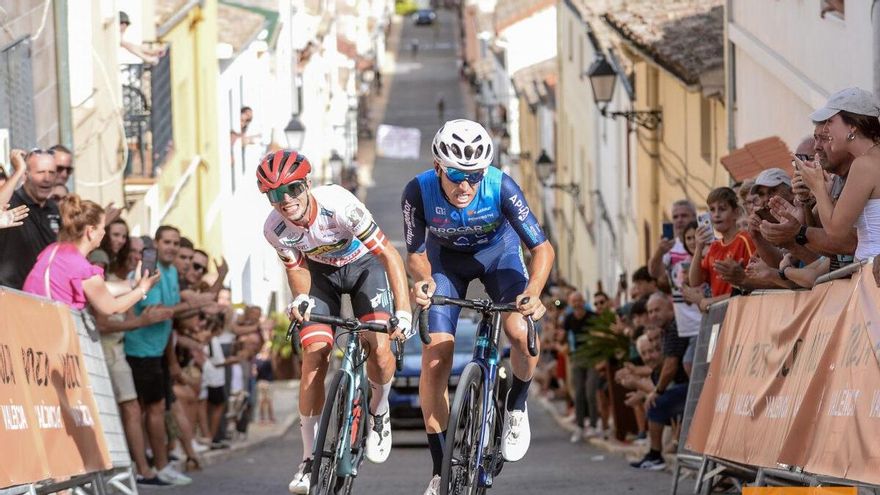 Álvaro Sagrado gana en Ayora y Hugo de la Calle sigue líder de la Volta València