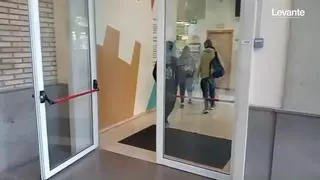 Así funcionan los servicios mínimos en el IES María Enríquez de Gandia en la huelga del profesorado: "Las familias pueden estar tranquilas porque el alumnado está atendido"