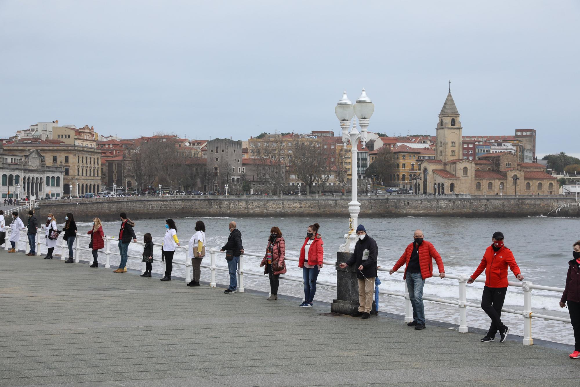 Cadena humana en Gijón por la sanidad pública