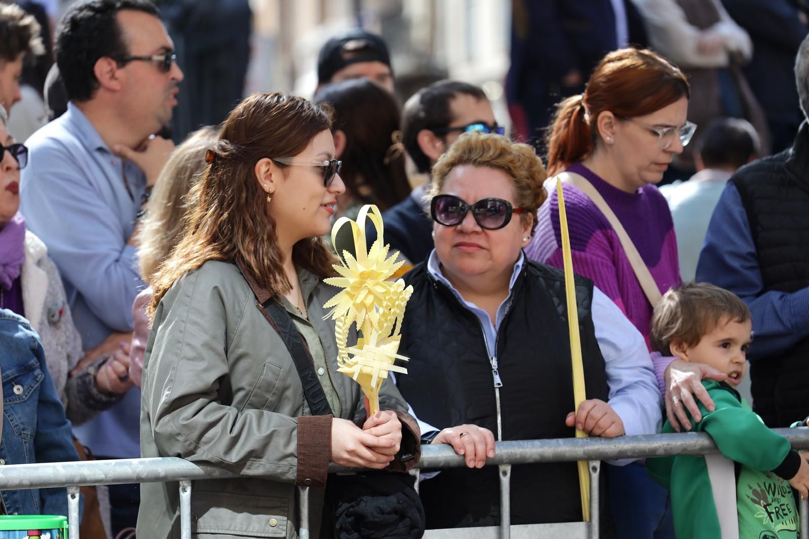 En imágenes | Emoción y mucho público en la procesión de las palmas de Zaragoza