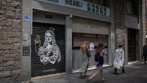 La entrada del bar La Traviesa, en el distrito de Sarrià-Sant Gervasi, en Barcelona.