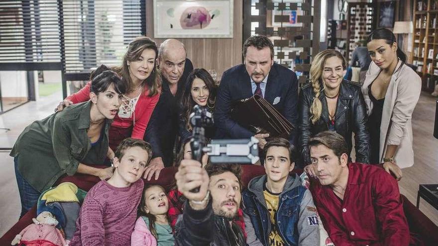 Los actores de la serie &#039;iFamily&#039;, que La 1 estrena mañana.