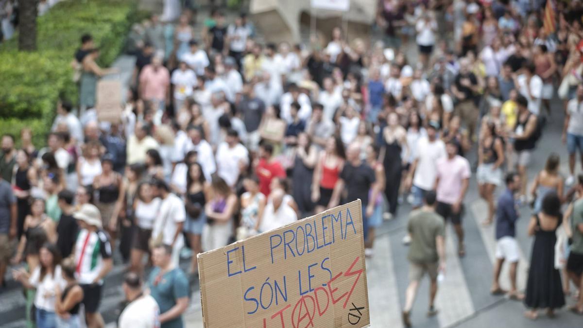 MANIFESTACIÓN MENYS TURISME, MES VIDA