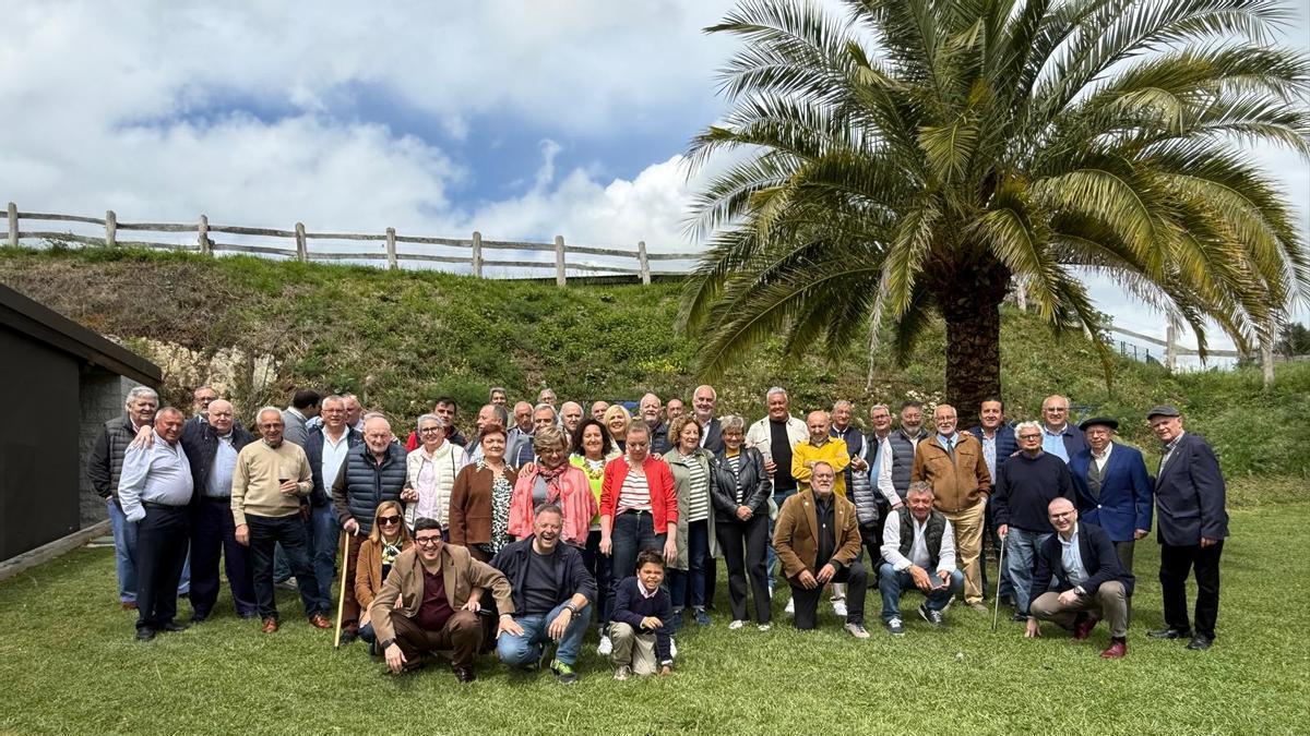Foto de familia de los asistentes.