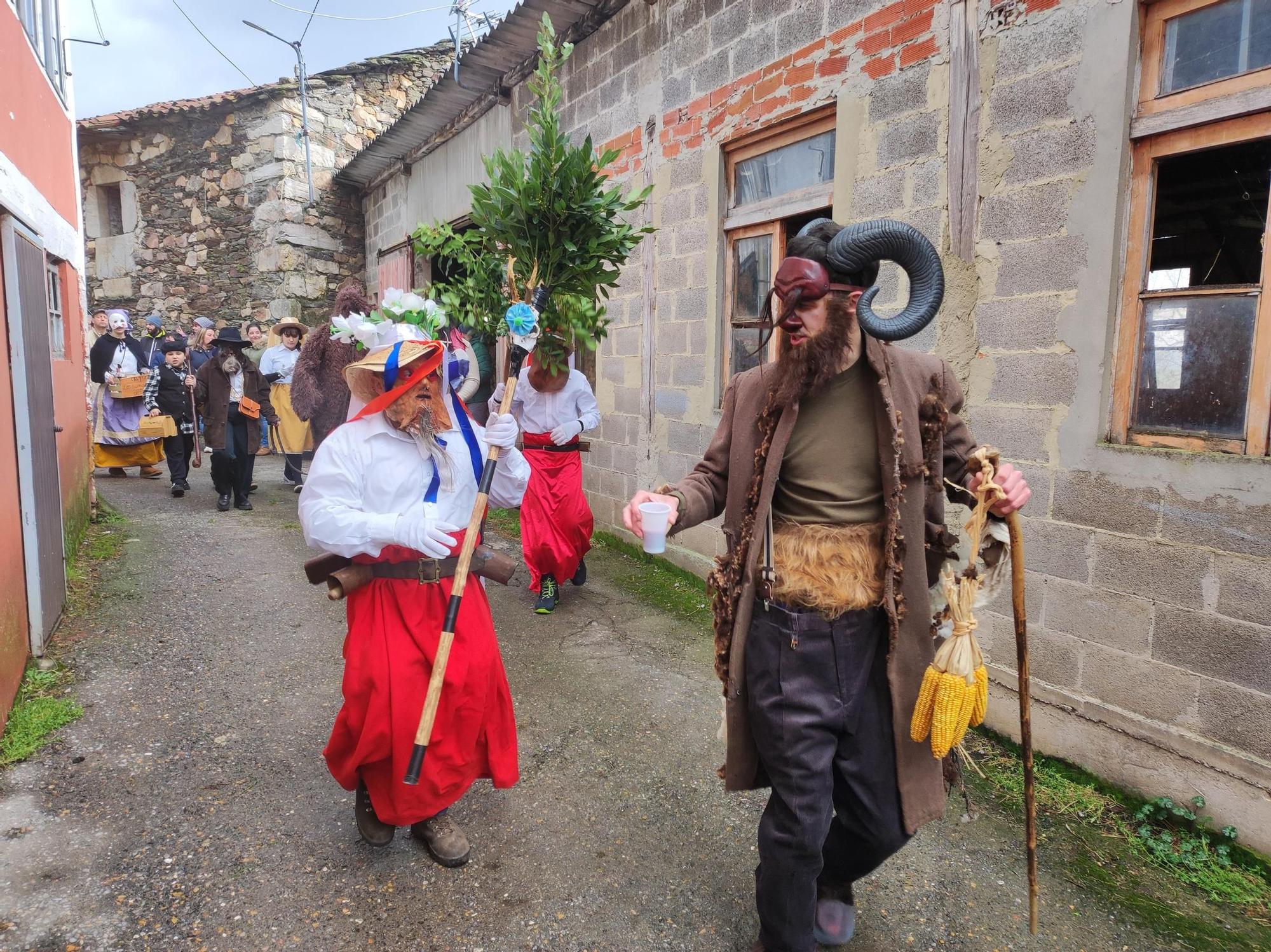 En imágenes: Así fue el paso de los guilandeiros de Tineo por El Pedregal