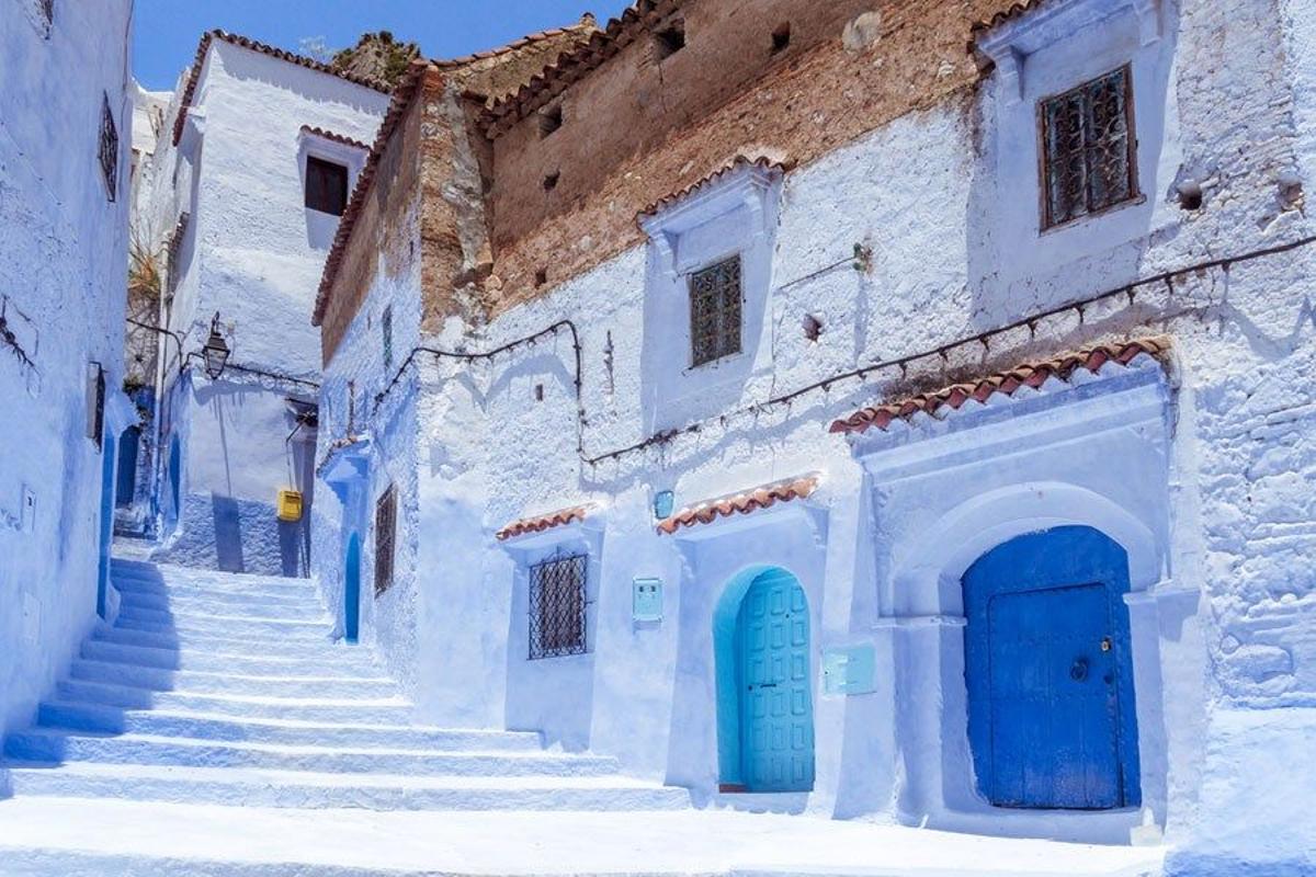 Medina blanca y azul